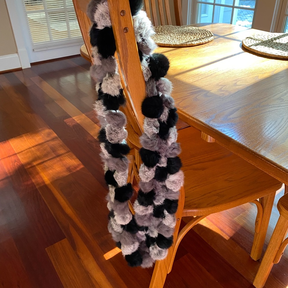 NWOT Rabbit fur scarf - Picture 6 of 10